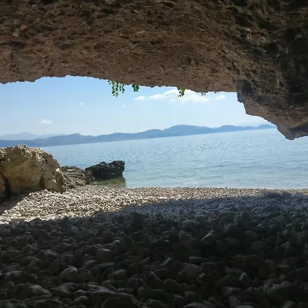 Cave D6 *